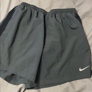 Men’s Nike dri-fit running shorts with lining